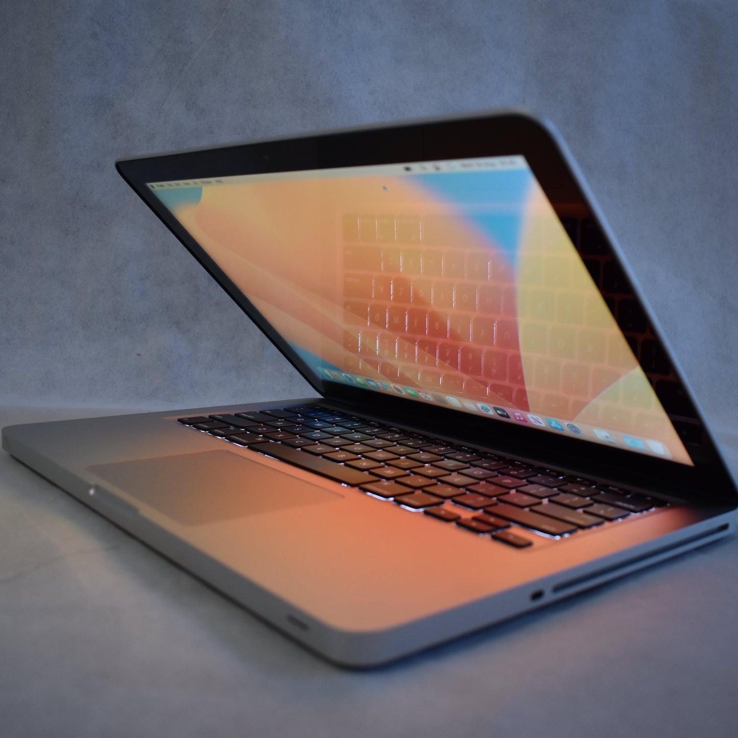 Macbook Pro 13 inch - 2.5GHz i5 | Windows + macOS Dual Boot