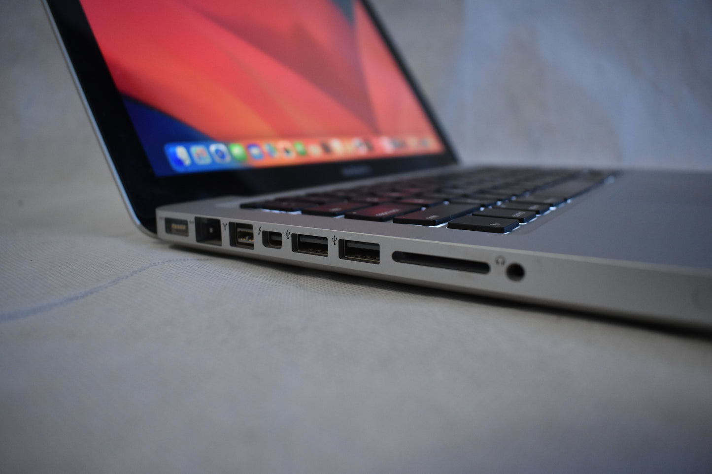 Macbook Pro 13 inch - 2.5GHz i5 | Windows + macOS Dual Boot