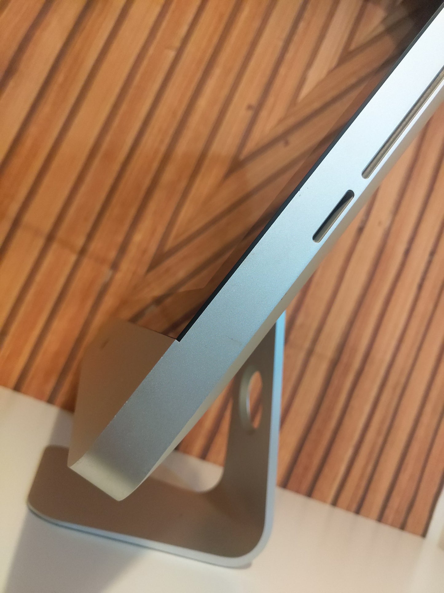 iMac 21.5" - Dual Core i3 | 256GB SSD