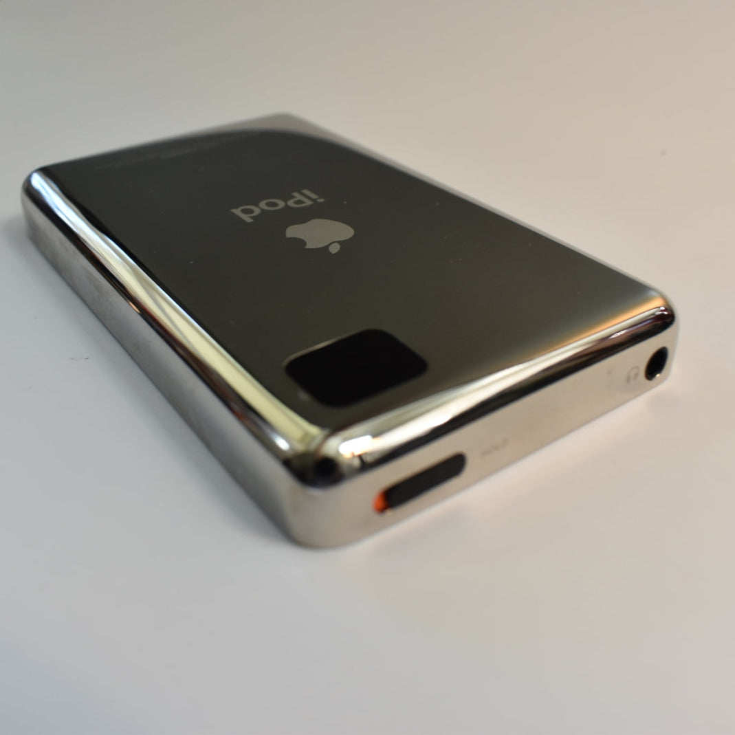 Custom iPod classic with Bluetooth rear panel with antenna